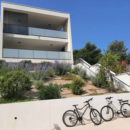 T2 Dans Neuve Avec Piscine *