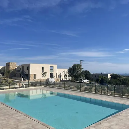 Апартаменты T2 Dans Neuve Avec Piscine Кальви