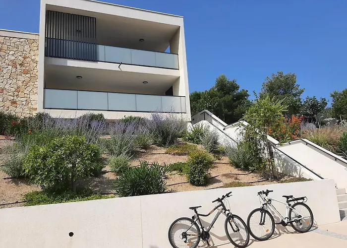 T2 Dans Neuve Avec Piscine *